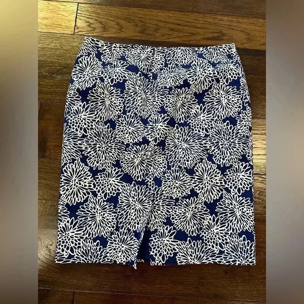 Liz Claiborne Floral Blue Pencil Skirt- size 10